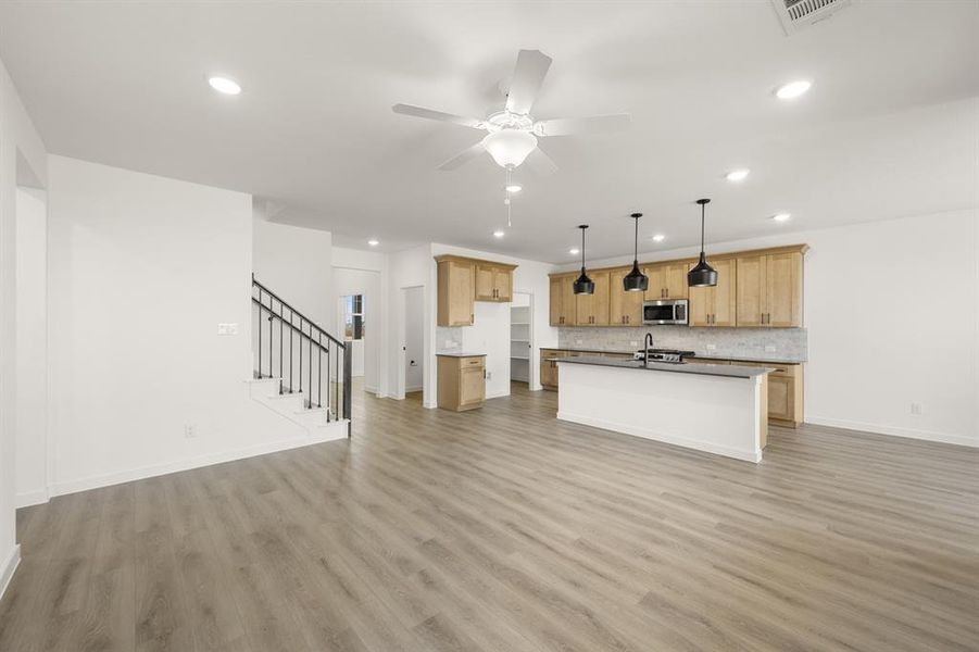 9_657 Tyronza- Living Room-2