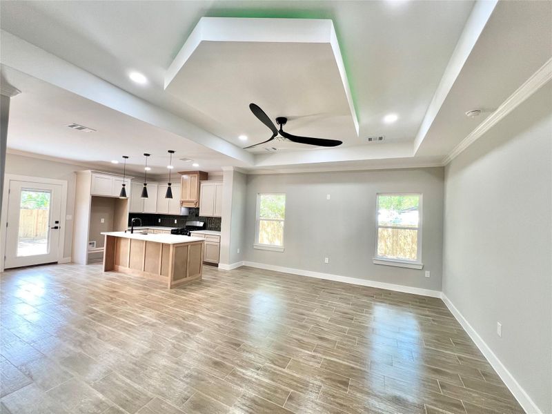 Spacious, unfurnished interior of a new home in , Santa Fe (Image 40).