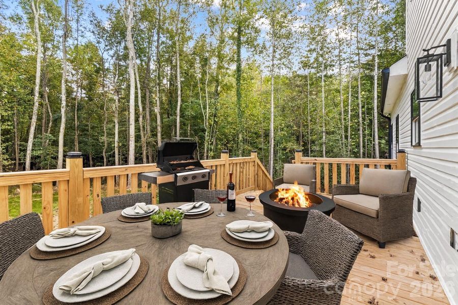 Large 242 sf Deck is great for entertaining. Large 242 sf Deck is great for entertaining.