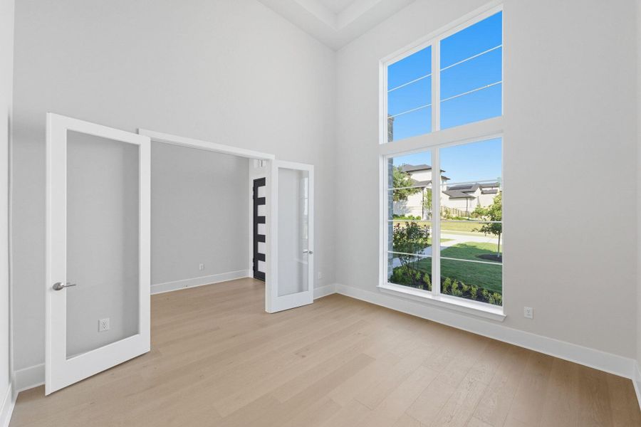 Spacious, unfurnished interior of a new home in , Lakeway (Image 25).