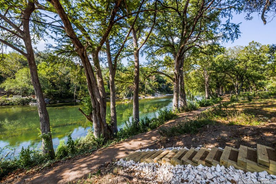Natural landscape and outdoor views near in New Braunfels (Image 26). Natural landscape and outdoor views near in New Braunfels (Image 26).