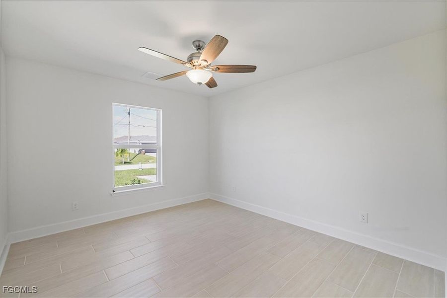 Spacious, unfurnished interior of a new home in Cape Coral, Cape Coral (Image 29).