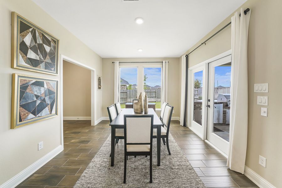 Representative furnished interior of a home built from the Lockhart by Beazer Homes in Valencia, Manvel (Image 27).