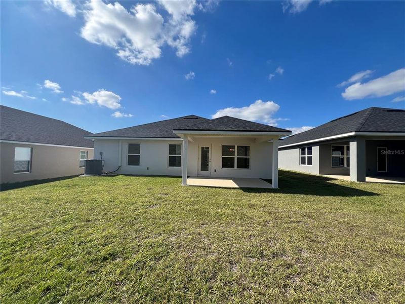Exterior details and patio area of a home in Abbey Glen, Dade City (Image 4).