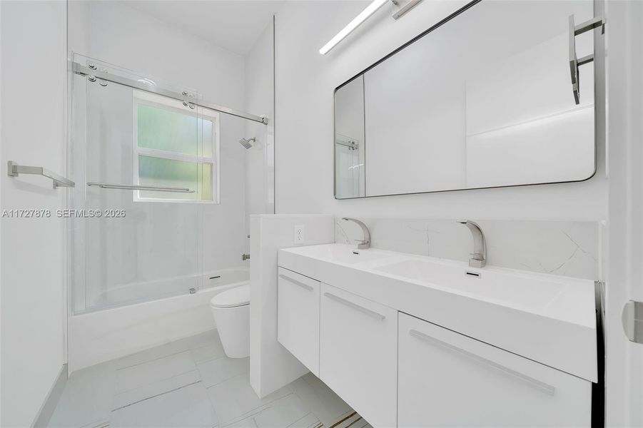FULL BATHROOM FULL BATHROOM