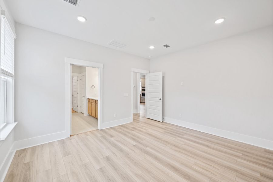 Spacious, unfurnished interior of a new home in Del Webb Charleston at Nexton, Summerville (Image 11).