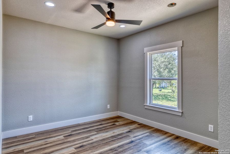 Spacious, unfurnished interior of a new home in , Leakey (Image 9).