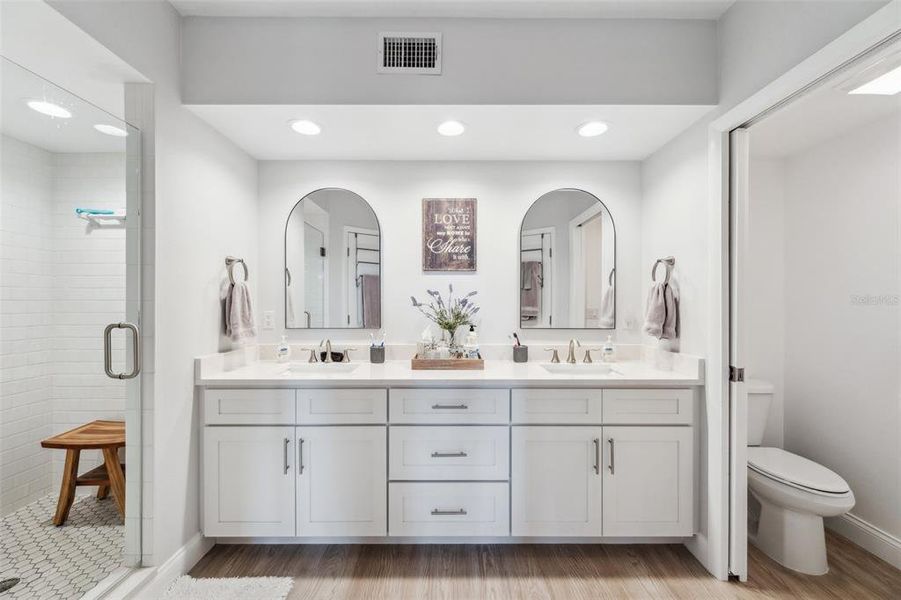 Furnished interior view inside a new home in , Largo (Image 33).