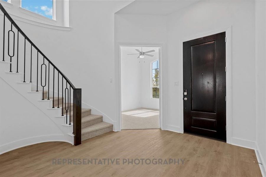 Spacious, unfurnished interior of a new home in Ridge Crossing, Waxahachie (Image 24).