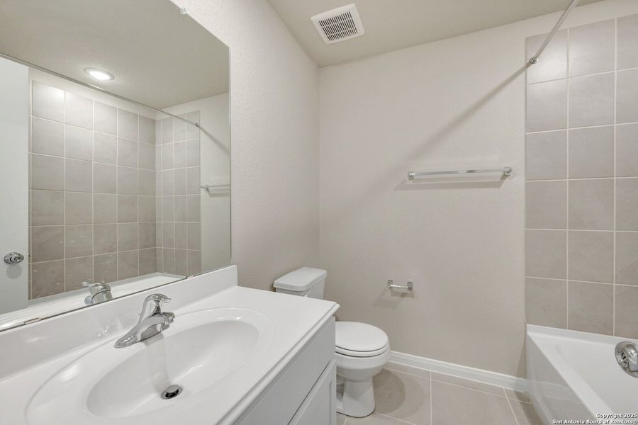 Furnished interior view inside a new home in Greenspoint Heights, Seguin (Image 5).