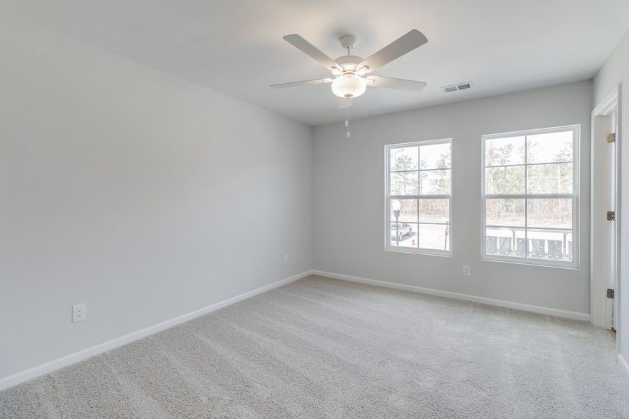 Spacious, unfurnished interior of a new home in Astoria, Columbia (Image 22).