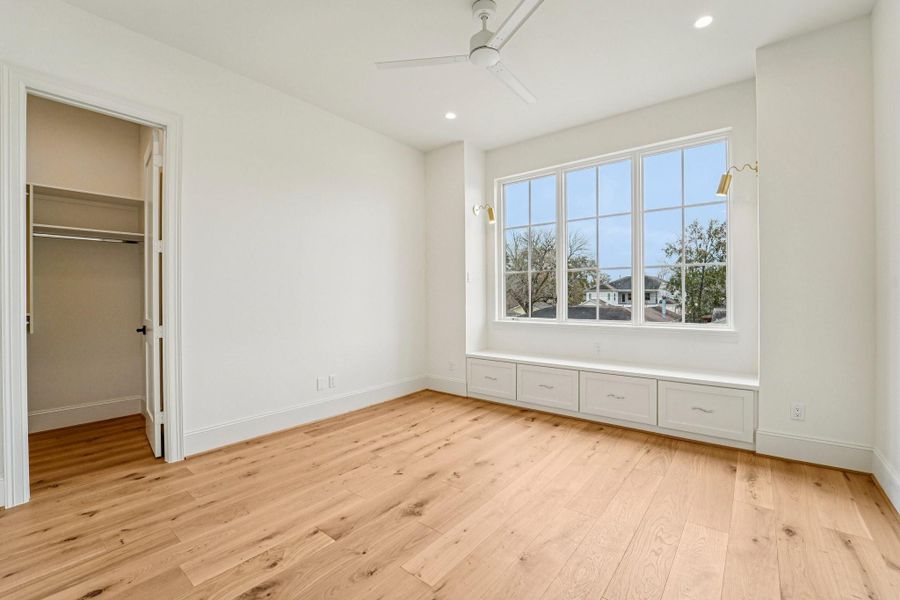 Spacious, unfurnished interior of a new home in , Houston (Image 46).