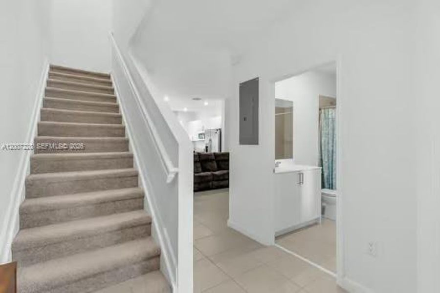 Spacious, unfurnished interior of a new home in , Homestead (Image 19).