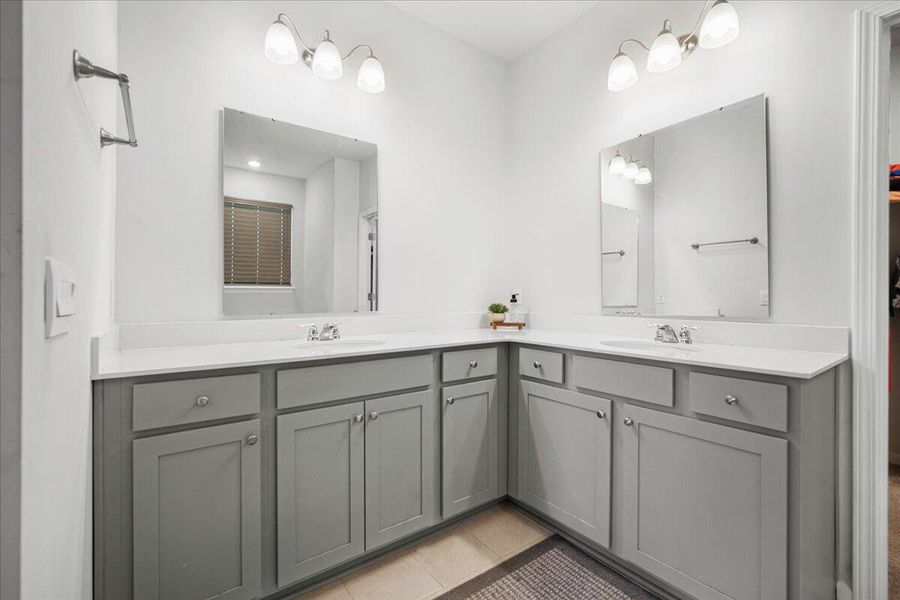 Furnished interior view inside a new home in French Quarter Creek, Huger (Image 10).