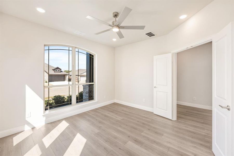 Spacious, unfurnished interior of a new home in Sunset Ridge, Alvarado (Image 36).