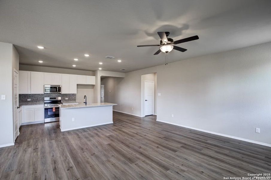 Image 26 of a home in Royal Crest.