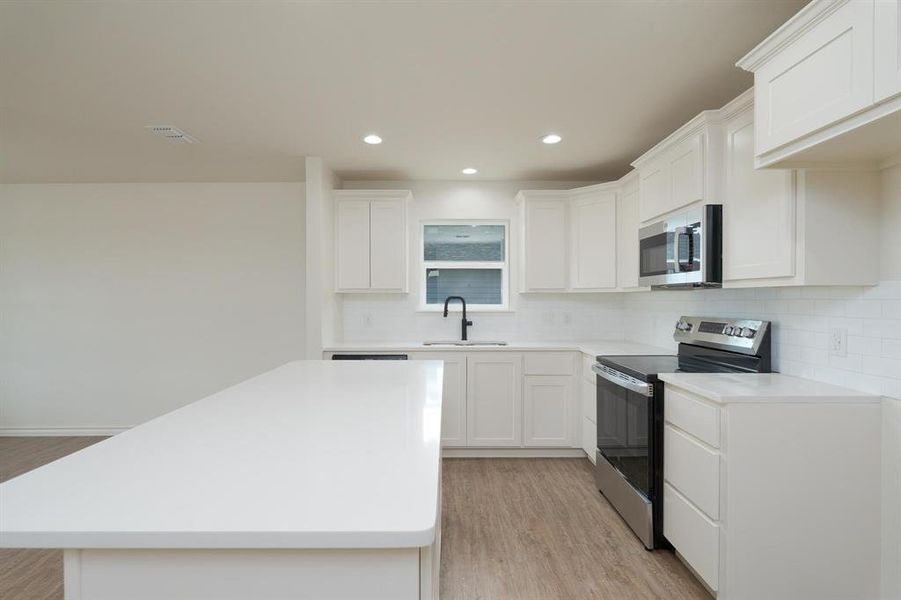 Furnished interior view inside a new home in , Abilene (Image 7).