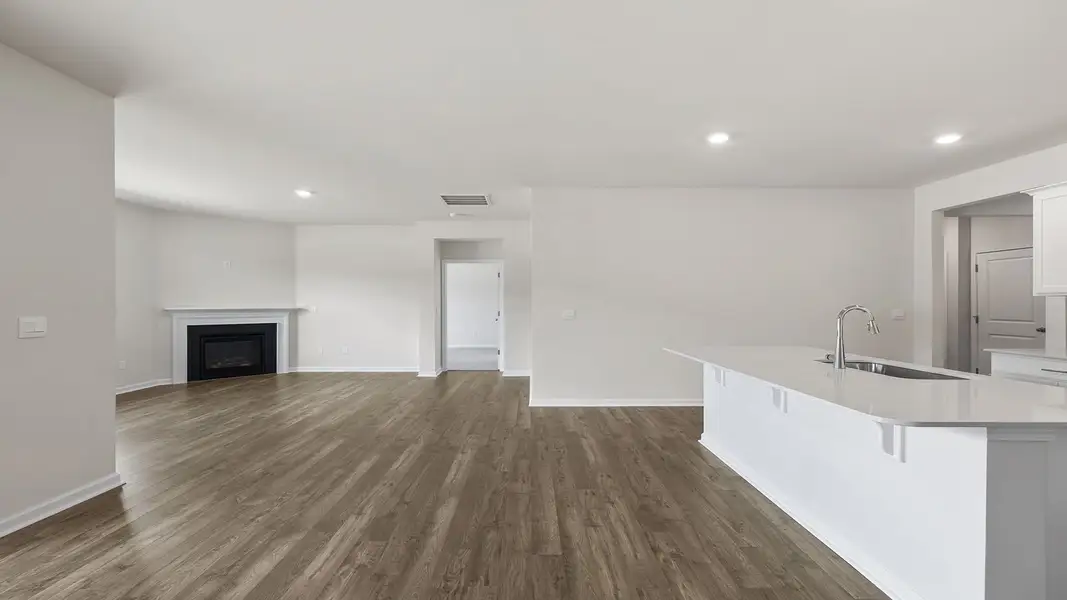 Spacious, unfurnished interior of a new home in Woodglen, Piedmont (Image 23).