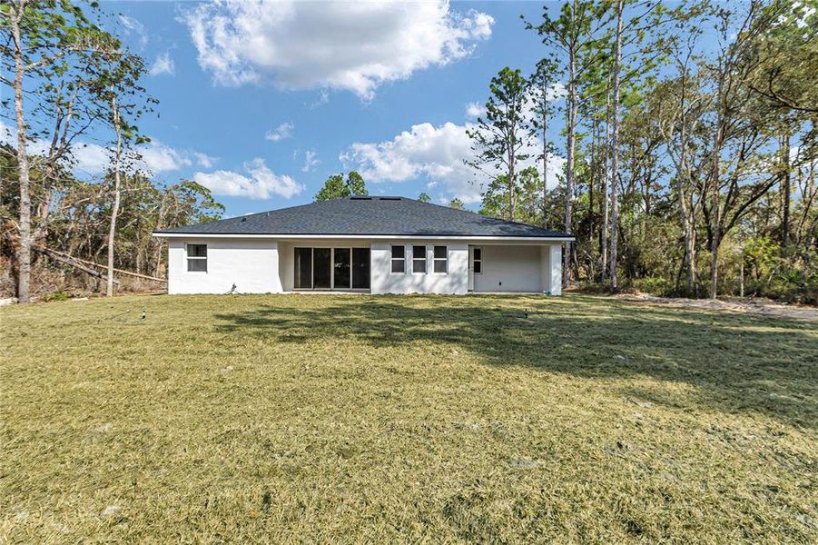 Exterior details and patio area of a home in , Dunnellon (Image 24).