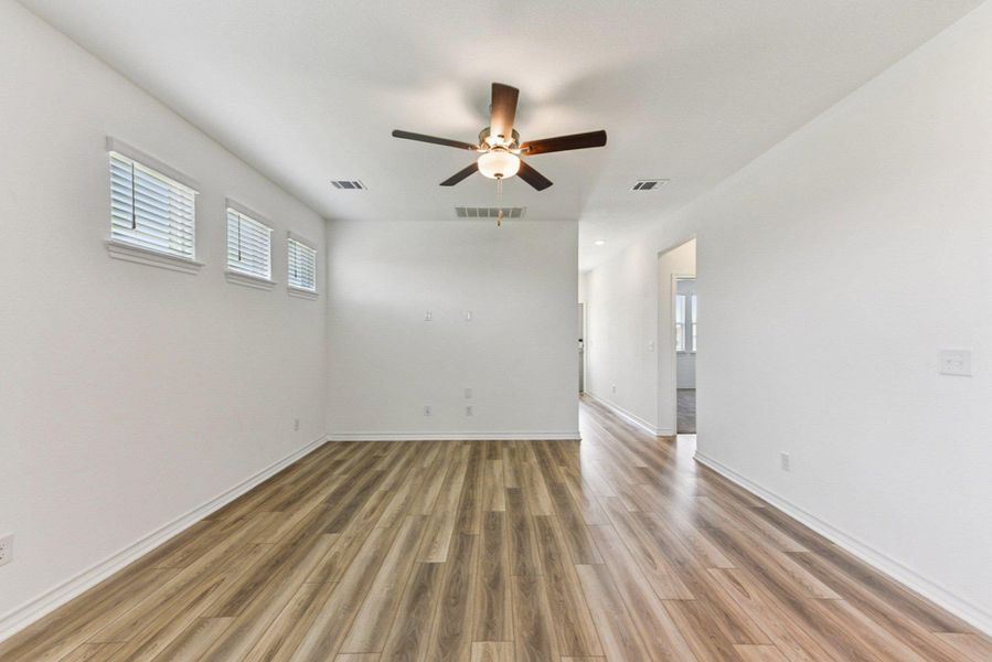 Spacious, unfurnished interior of a new home in Stonewall Ranch, Liberty Hill (Image 18).