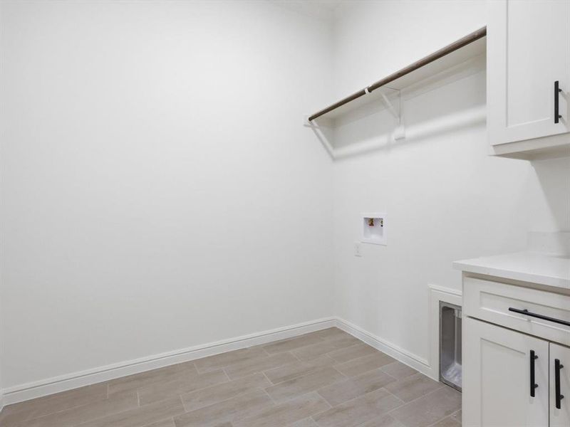 Spacious, unfurnished interior of a new home in , Weatherford (Image 36).