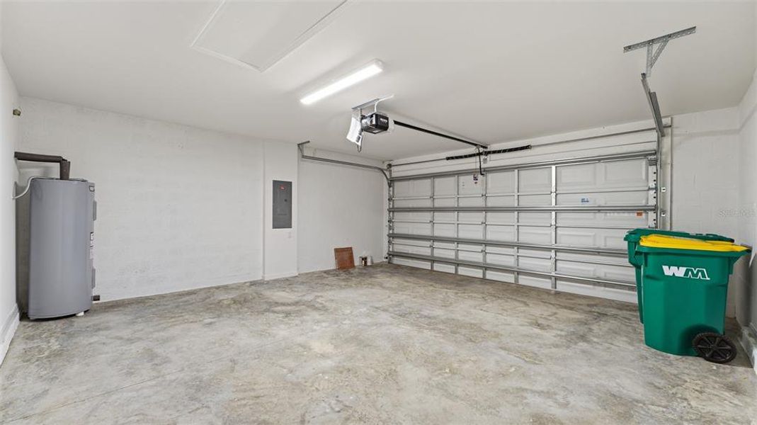 Spacious, unfurnished interior of a new home in Rotonda Lakes, Rotonda West (Image 19).