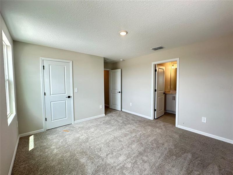 Spacious, unfurnished interior of a new home in Berry Bay, Wimauma (Image 20).