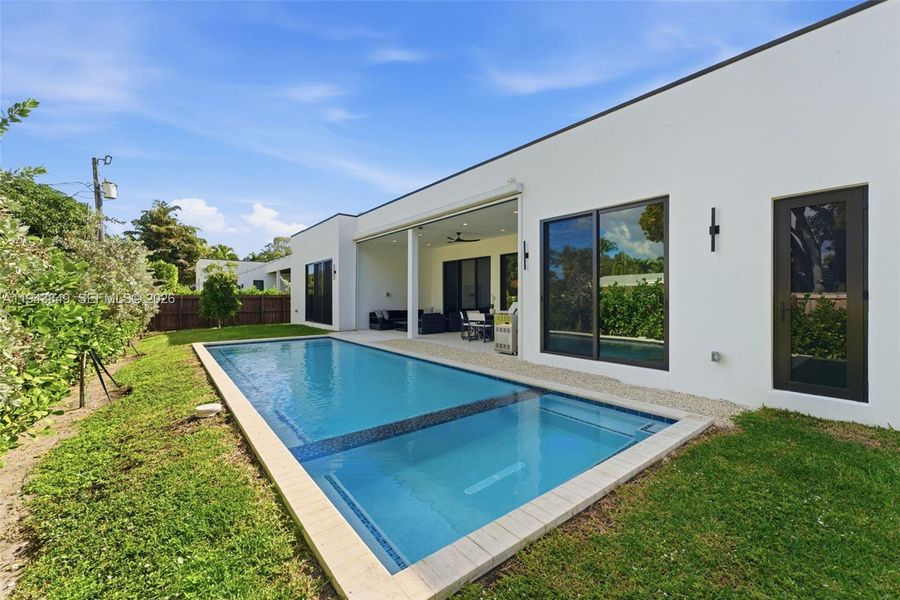 Exterior details and patio area of a home in , Wilton Manors (Image 23).