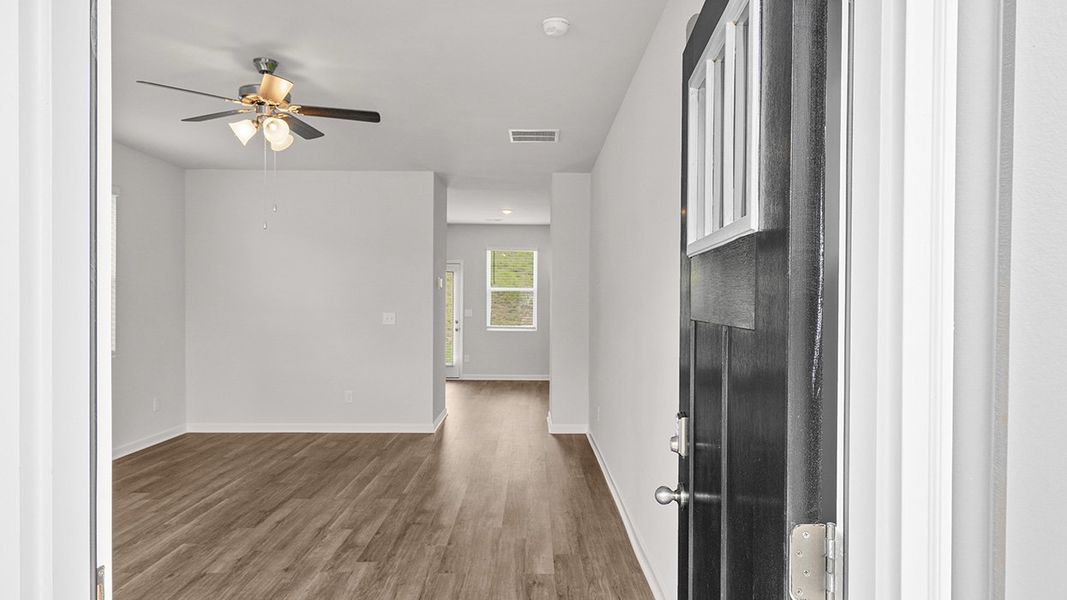 Spacious, unfurnished interior of a new home in Estates at Deer Hollow, Grovetown (Image 13).