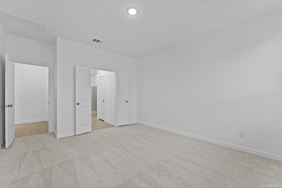 Spacious, unfurnished interior of a new home in Sky Ranch, New Braunfels (Image 16).
