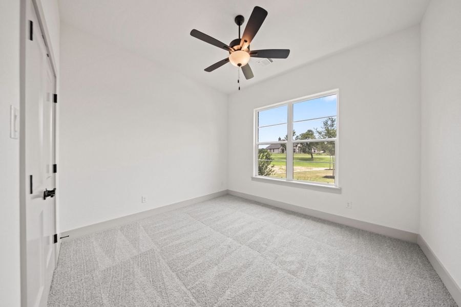 Spacious, unfurnished interior of a new home in Vintage Oaks, Weatherford (Image 13).