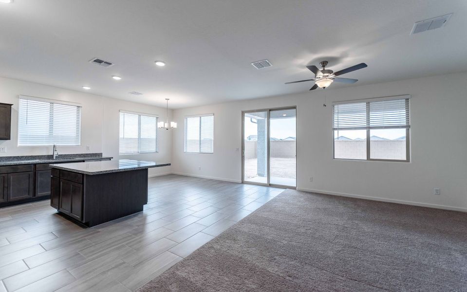 Spacious, unfurnished interior of a new home in Rancho Mirage, Maricopa (Image 21).