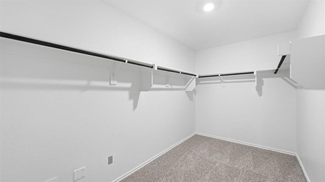 Spacious, unfurnished interior of a new home in Hickory Grove, Krum (Image 32).