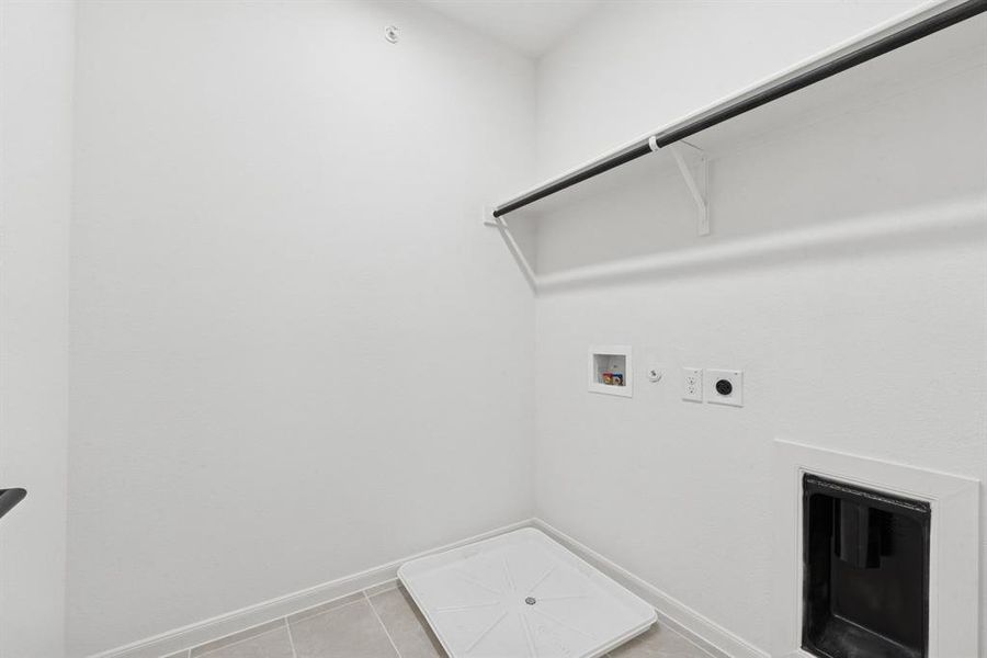 Spacious, unfurnished interior of a new home in Hillside at Las Colinas, Irving (Image 27).