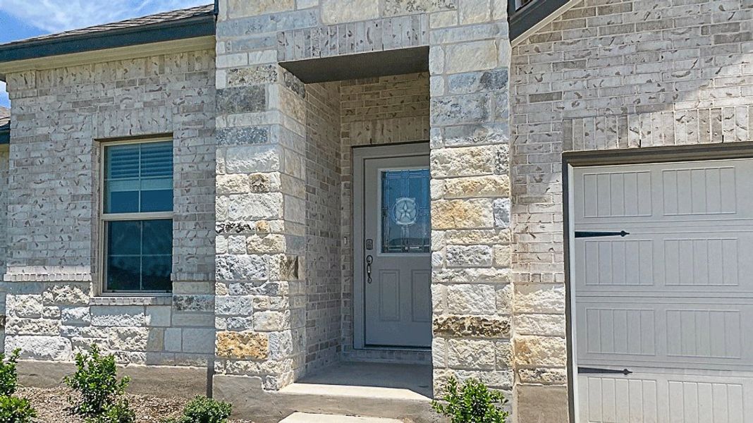 Exterior details and patio area of a home in Three Creeks - Colt Creek, Belton (Image 4).