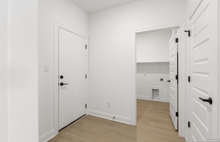 Spacious, unfurnished interior of a new home in Dove Song, Marion (Image 25).