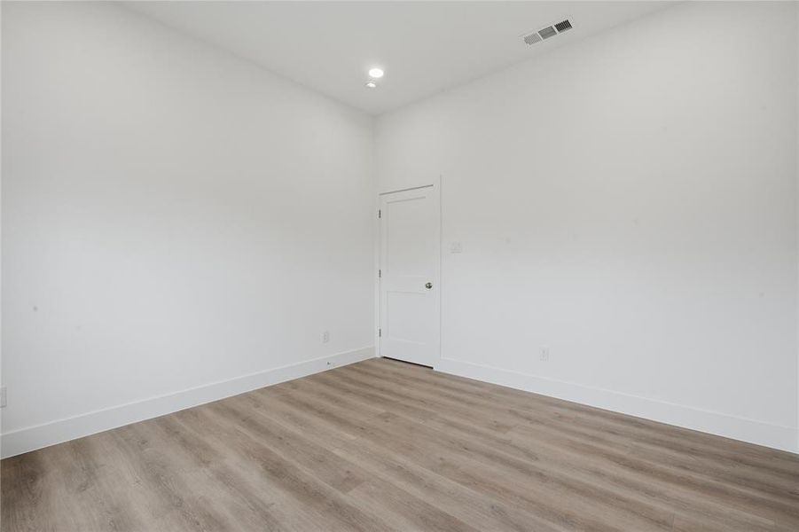 Spacious, unfurnished interior of a new home in , Dallas (Image 26). Spacious, unfurnished interior of a new home in , Dallas (Image 26).