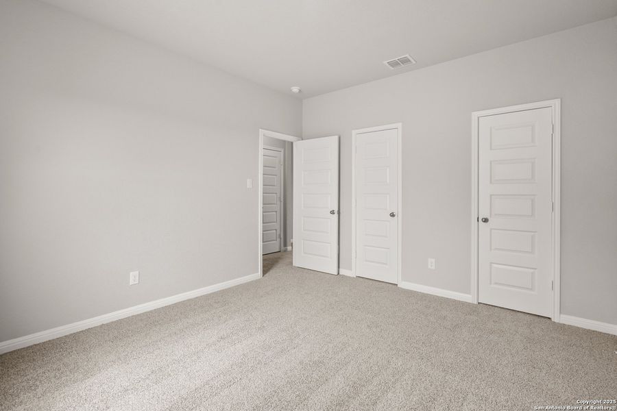 Spacious, unfurnished interior of a new home in Cinco Lakes, San Antonio (Image 26).