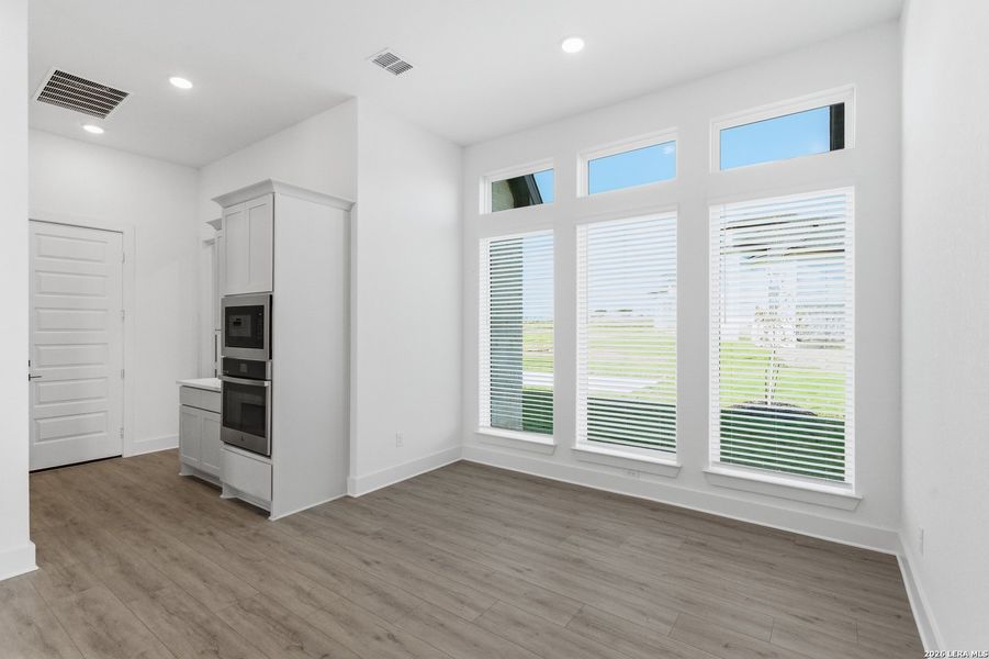 Spacious, unfurnished interior of a new home in Sienna Lakes, San Antonio (Image 17). Spacious, unfurnished interior of a new home in Sienna Lakes, San Antonio (Image 17).