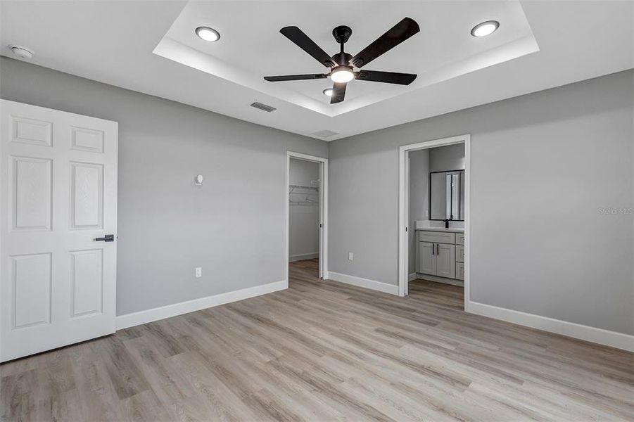 Spacious, unfurnished interior of a new home in , Summerfield (Image 25).