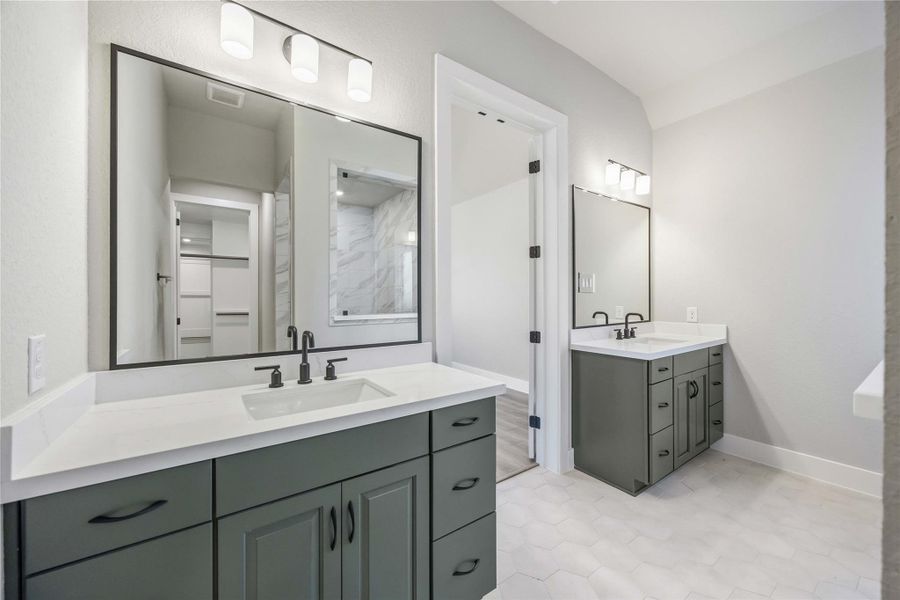 Furnished interior view inside a new home in Valencia, Manvel (Image 14).