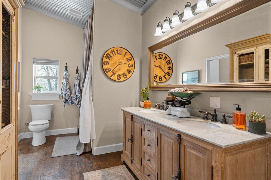 Furnished interior view inside a new home in , Groesbeck (Image 5).