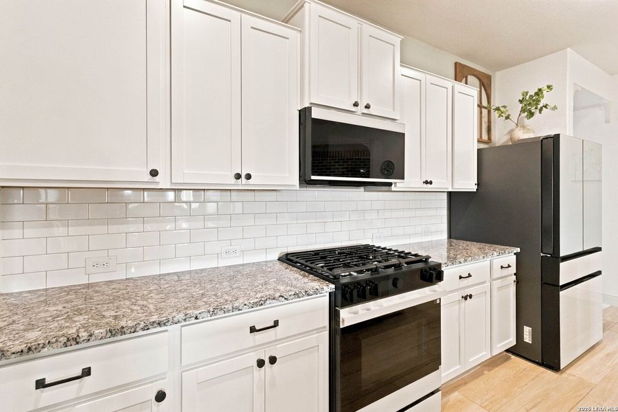 Furnished interior view inside a new home in Copper Canyon, Bulverde (Image 40).