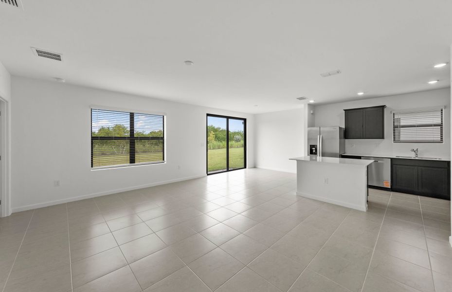Spacious, unfurnished interior of a new home in Caloosa Cove, Labelle (Image 16).