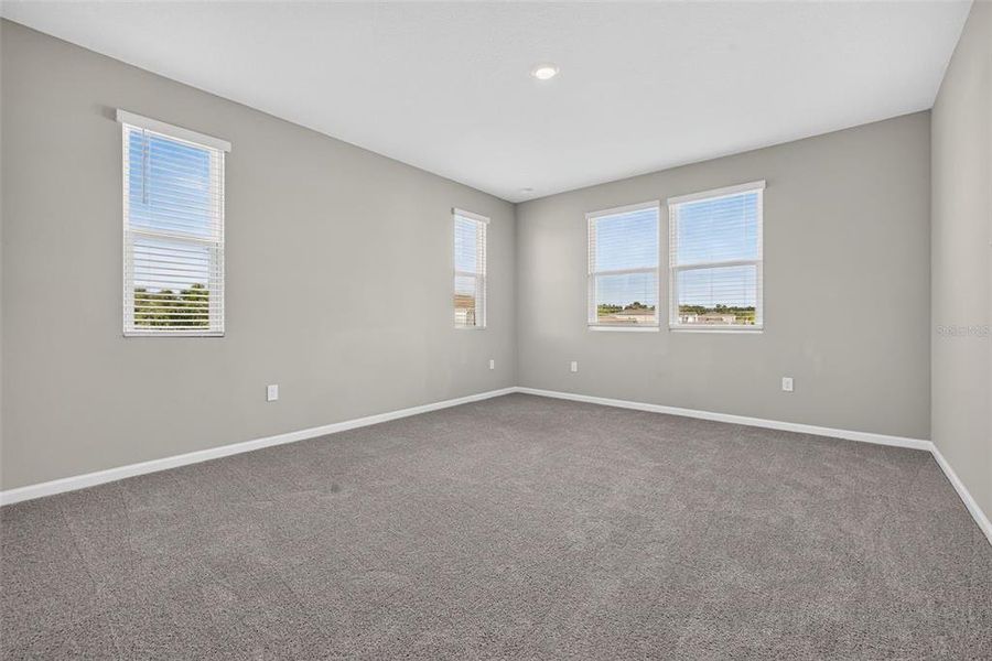 Spacious, unfurnished interior of a new home in , Kissimmee (Image 27).