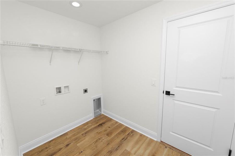 Spacious, unfurnished interior of a new home in , Eagle Lake (Image 38).