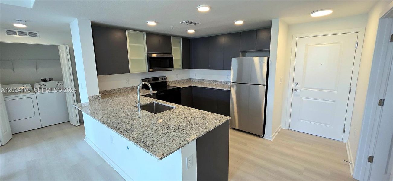 Furnished interior view inside a new home in , Orlando (Image 8).