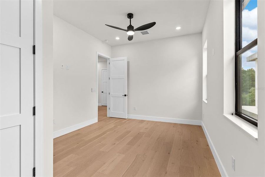Spacious, unfurnished interior of a new home in , Tampa (Image 44).