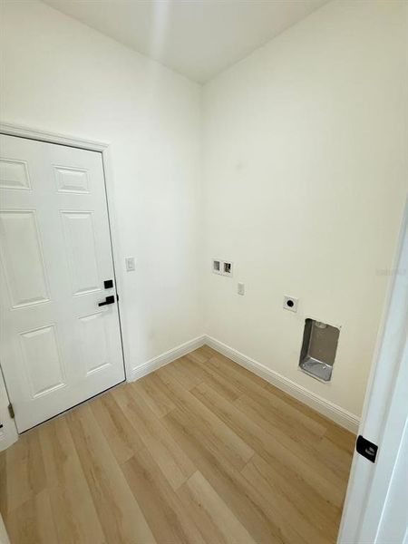 Spacious, unfurnished interior of a new home in , Ocala (Image 10).