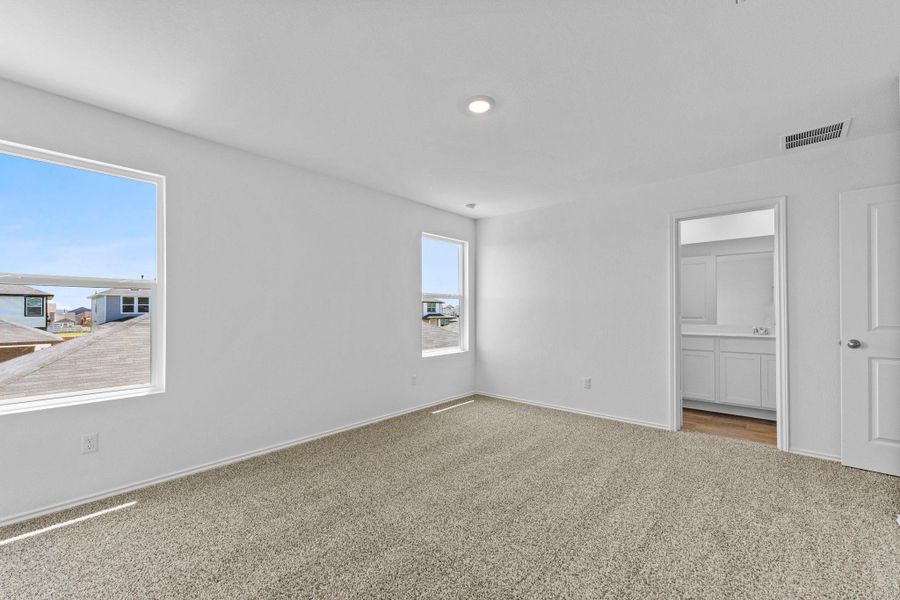 Spacious, unfurnished interior of a new home in Valverde, Bastrop (Image 22).